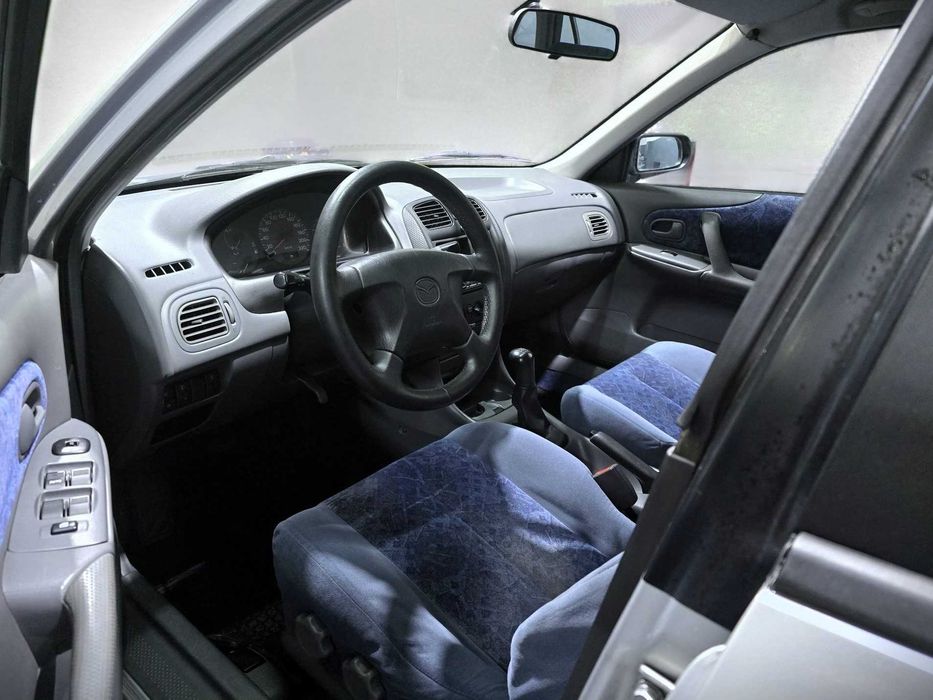 Mazda 323 F 1.3 GLX, prata, 205.000km, 1998, Muito Bom Estado