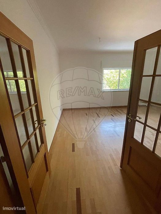 Apartamento T4 para arrendamento