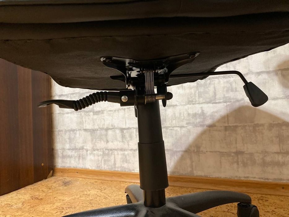 Комп'ютерний стілець