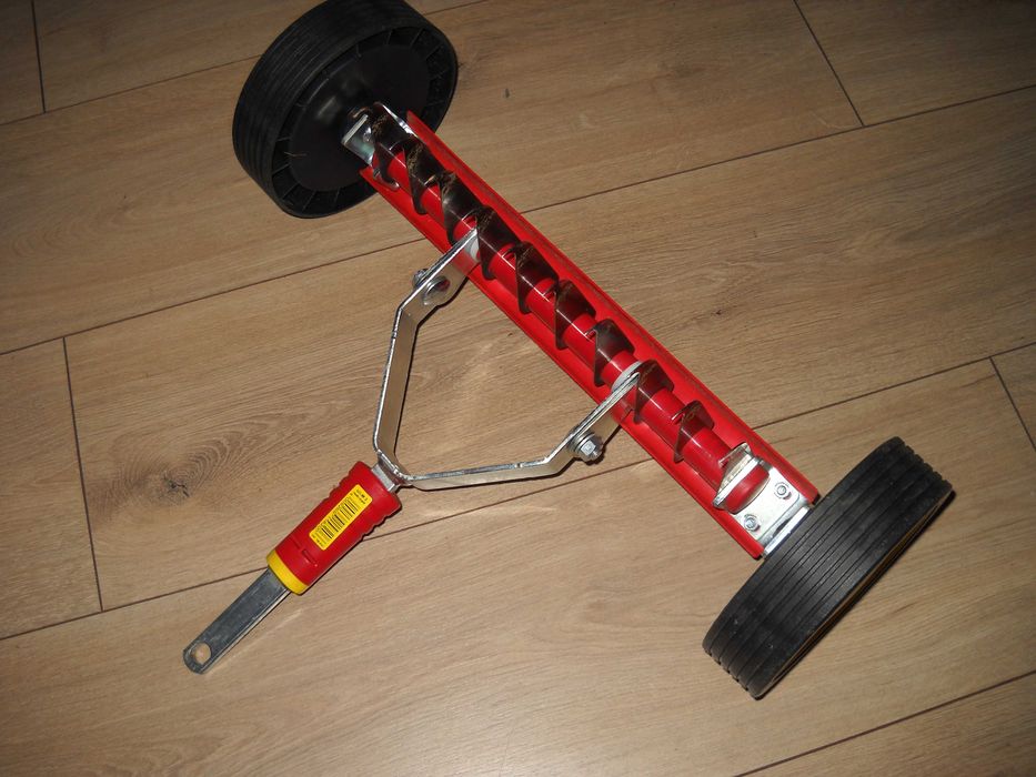 Wertykulator ręczny na kółkach Wolf - Garten