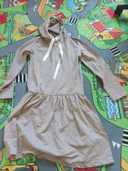 Sukienka z kapturem jesienna