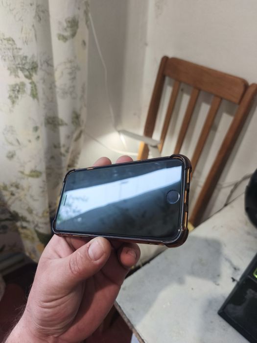 Екран iphone 8, se2020