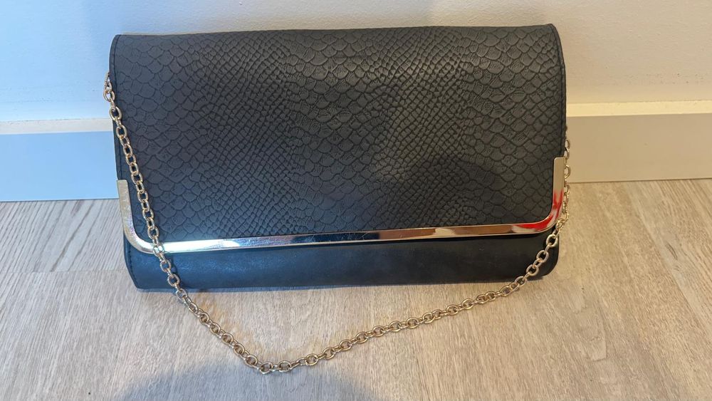 Pochete cerimónia - clutch preta e dourada