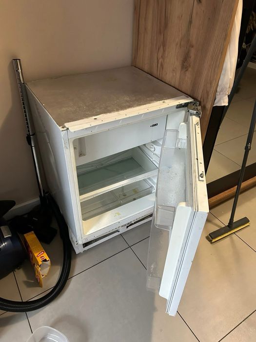 Lodówka pod zabudowe mala sprawba