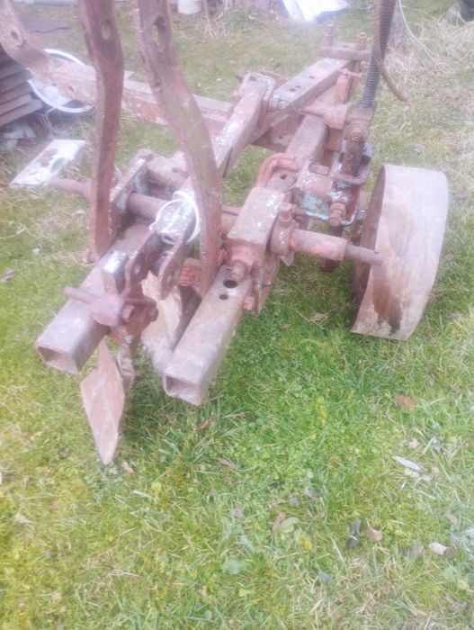Плуг 2 корпусний