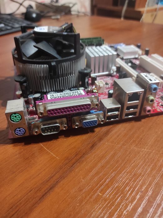 Комплект Intel 2 Quad Q6600 / MSI 7528 / 4gb ddr2