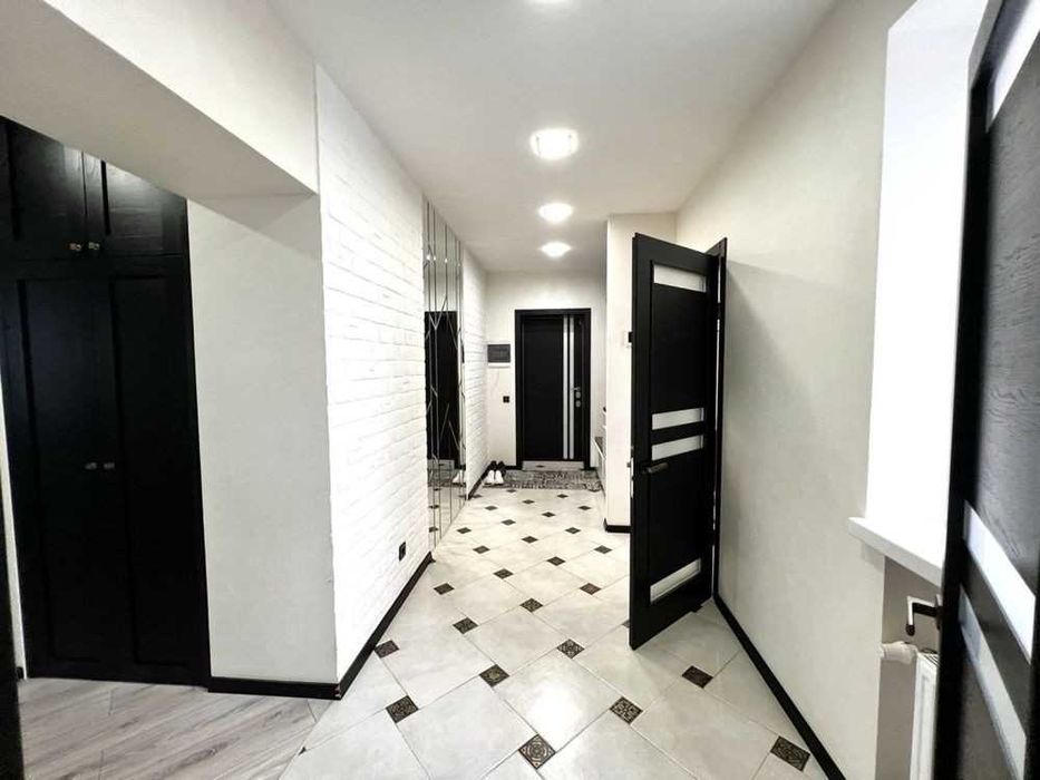 Продам 3 кімнатну квартиру з ремонтом по вул Відінська