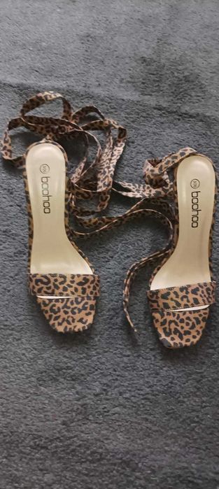 Boohoo leopard wiązane sandałki na szpilce 36