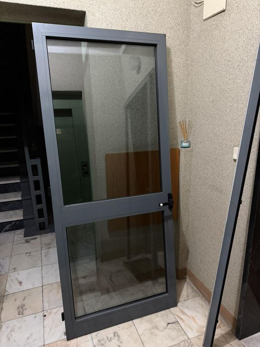 Portas de alumínio 2.00/ 0,90 m