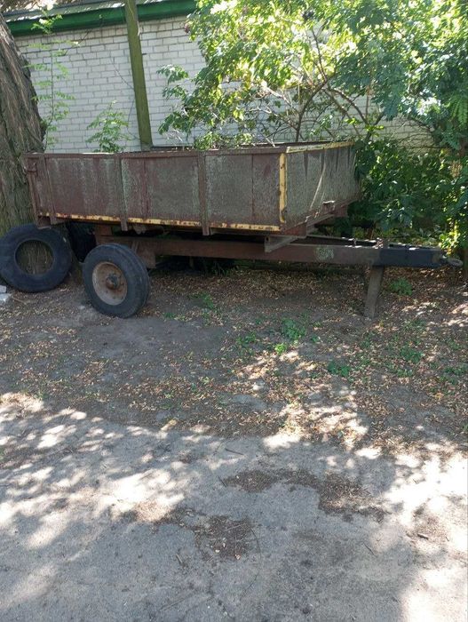 Трактор Т-25 з причіпом та плугом.