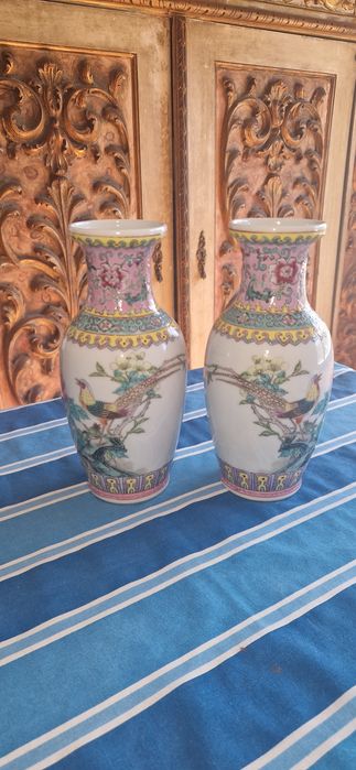 Par de jarras de Porcelana Chinesa - Famile Rose