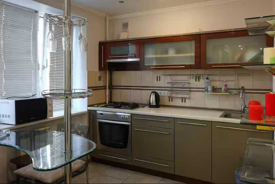 Простора 3-кімнатна квартира біля метро "Палац Україна" та "Либідська"