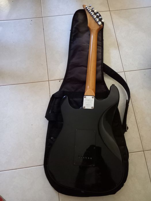 Guitarra Maison e Amplificador Fender