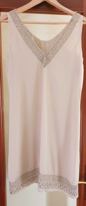 Vestido cru e dourado da marca Suite Blanco