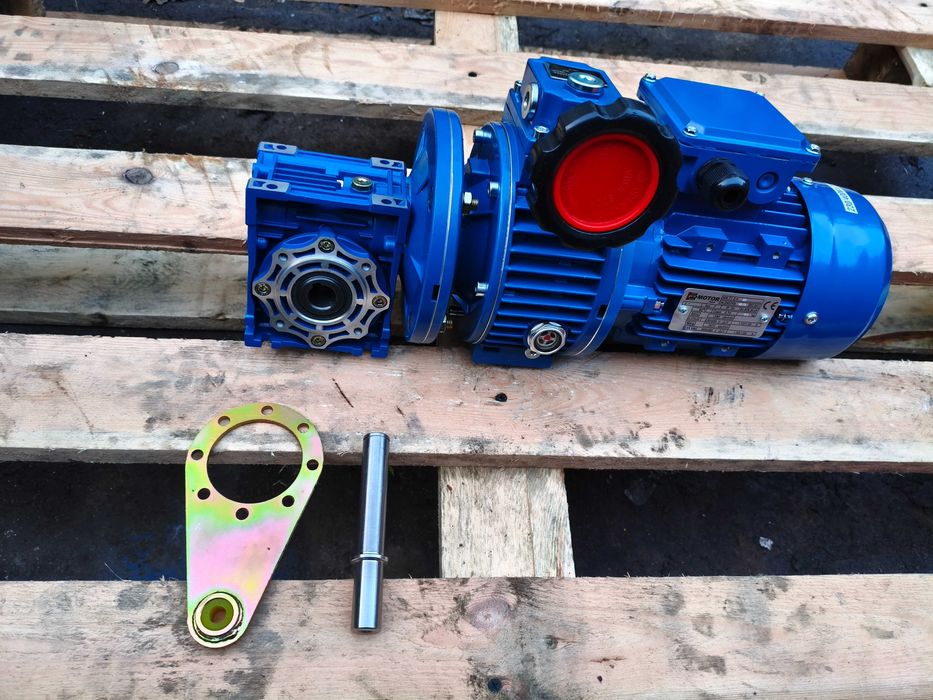 Silnik Z Regulacją obrotów Motoreduktor Przekładnia falownik Wariator