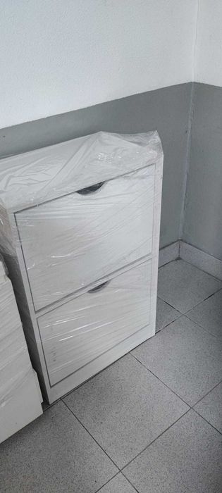 Móvel lacado a branco