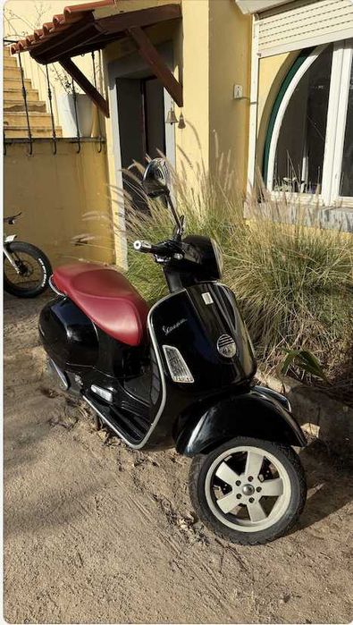 PIAGGIO _ Vespa GTS 250_excelente estado_MOTIVO: Mudança de País.