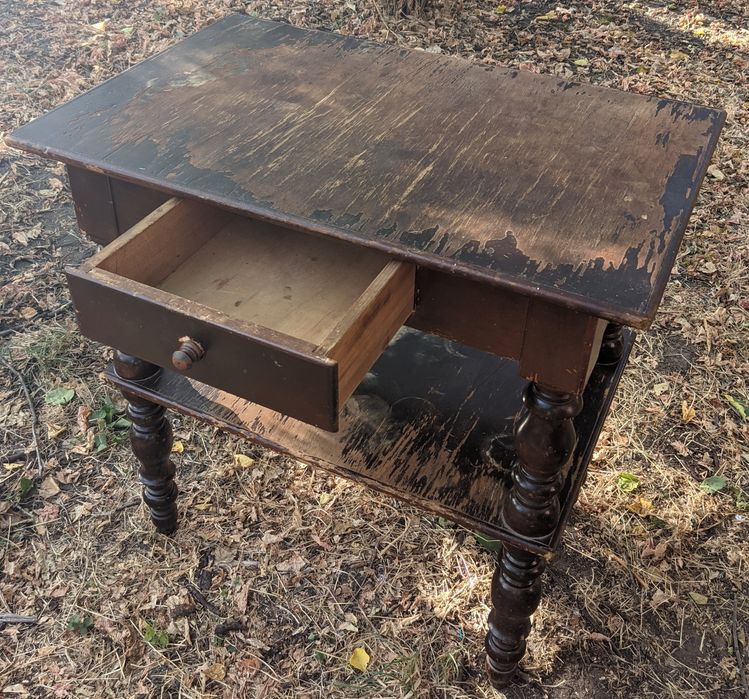 деревянный  стол