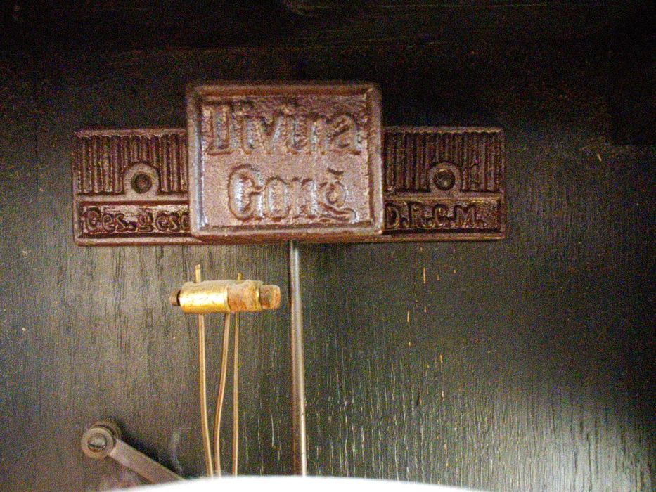 Часы настенные, немецкие, довоенные.