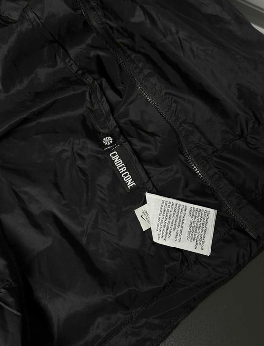 Вітровкв Nike acg розпродаж