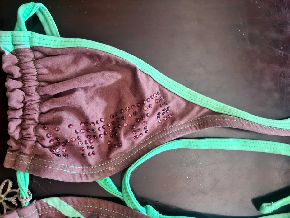 Biquíni  Conj. Morena Rosa Tam m + parte de cima rosa os 2 por 7 euros