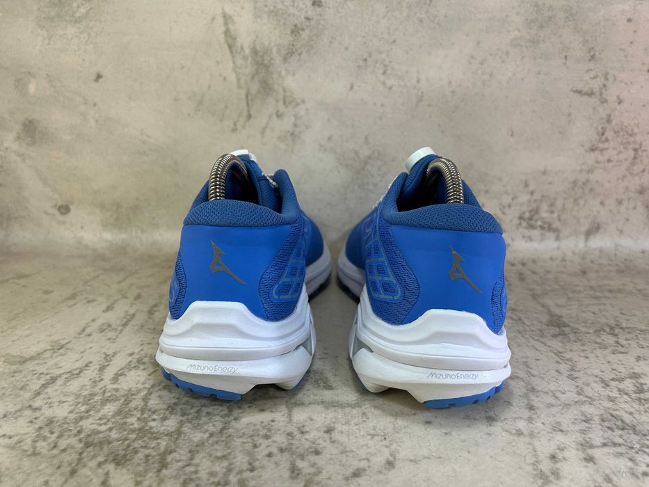 Кроссовки Mizuno Wave Equate 8