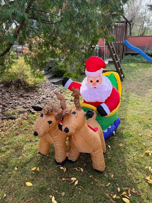 Mikołaj z reniferami pompowany/nadmuchiwany podświetlany