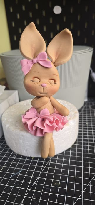 Ewa króliczek z masy cukrowej dla dziecka figurka