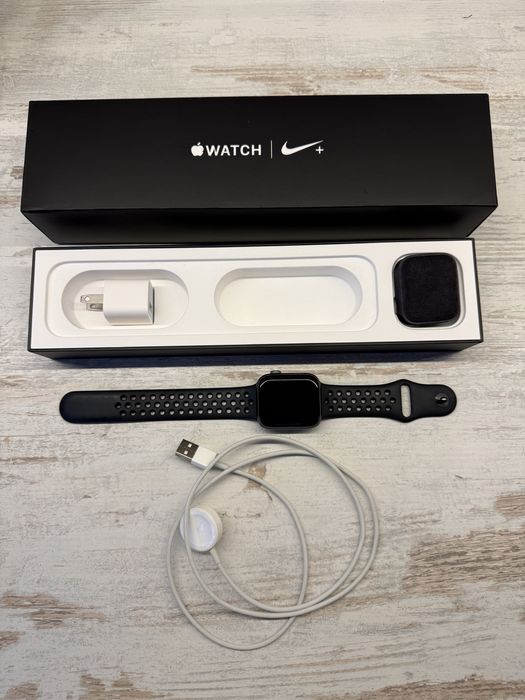 Apple Watch Nike+ Series 4 44mm GPS Space Gray