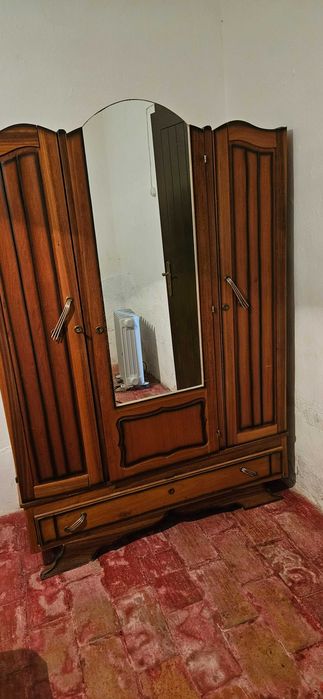 Quarto Completo – Cama + Mesa de Cabeceira + Roupeiro