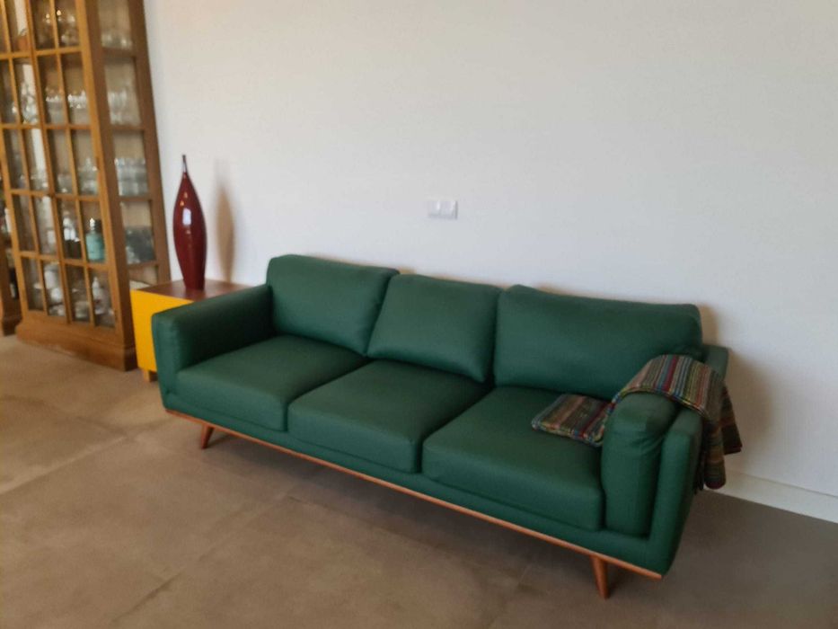 Sofa Pele Sintética Área
