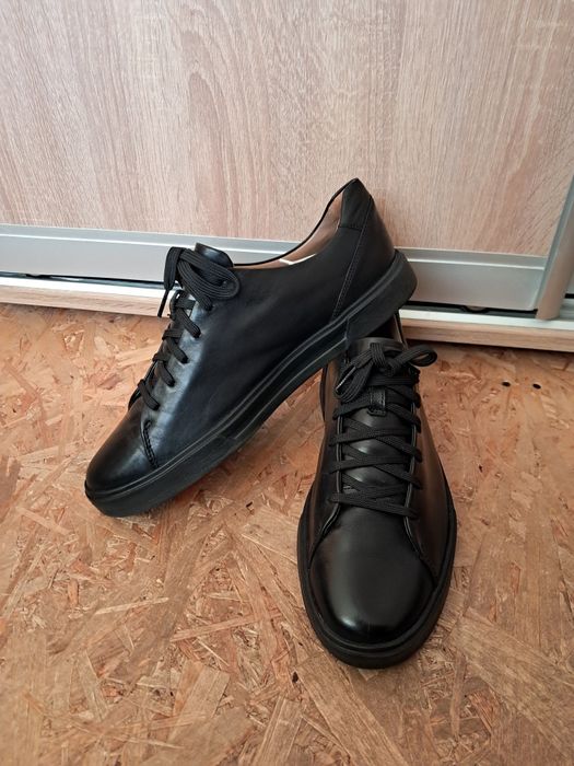 Шкіряні кросівки Clarks