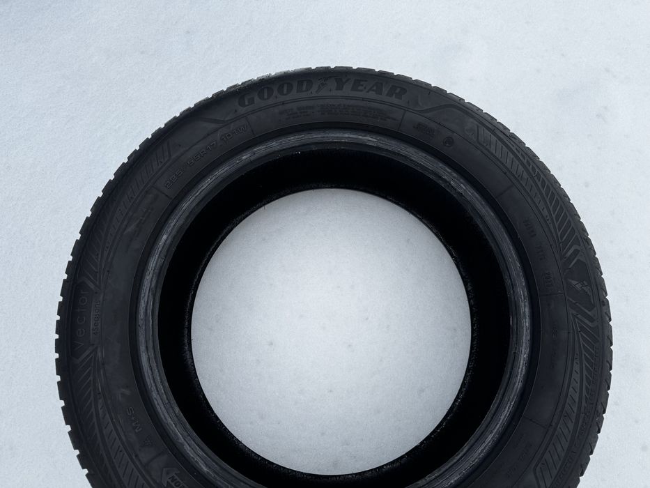 Dwie Opony goodyear vector 4seasons gen-3 225/55/17 2023r.