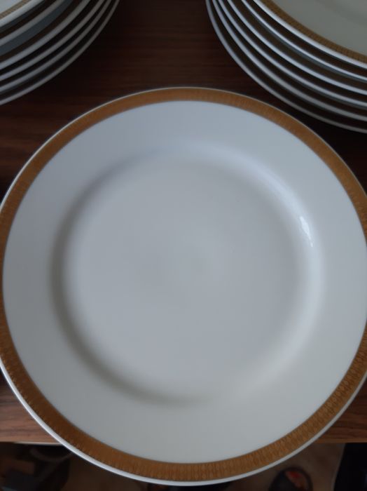 Porcelanowy zestaw obiadowy Kahla  – lata 70/80– złote zdobienia