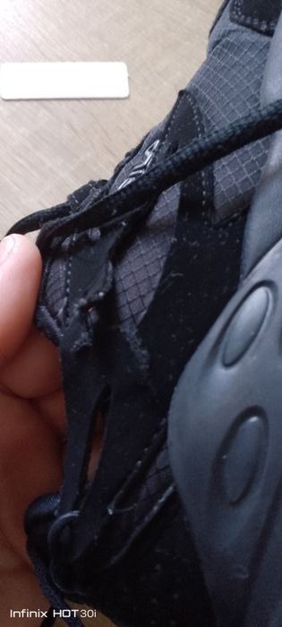 Фірмові кросівки