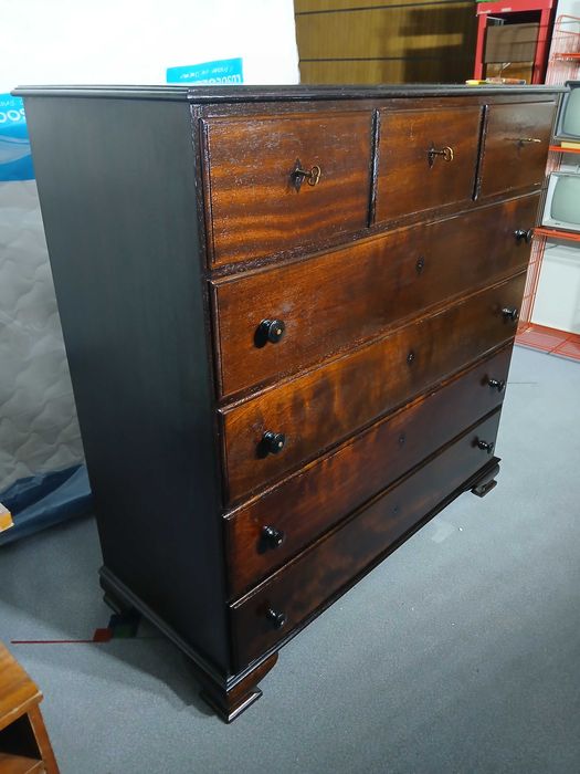 Imponente Comoda em madeira maciça - 7 Gavetas