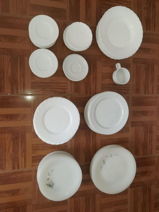 Loiça usada pratos e pires445677811658936320