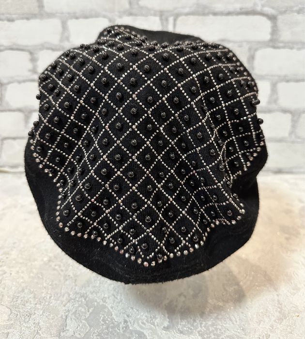Шапка жіночий бирет з бусинами
