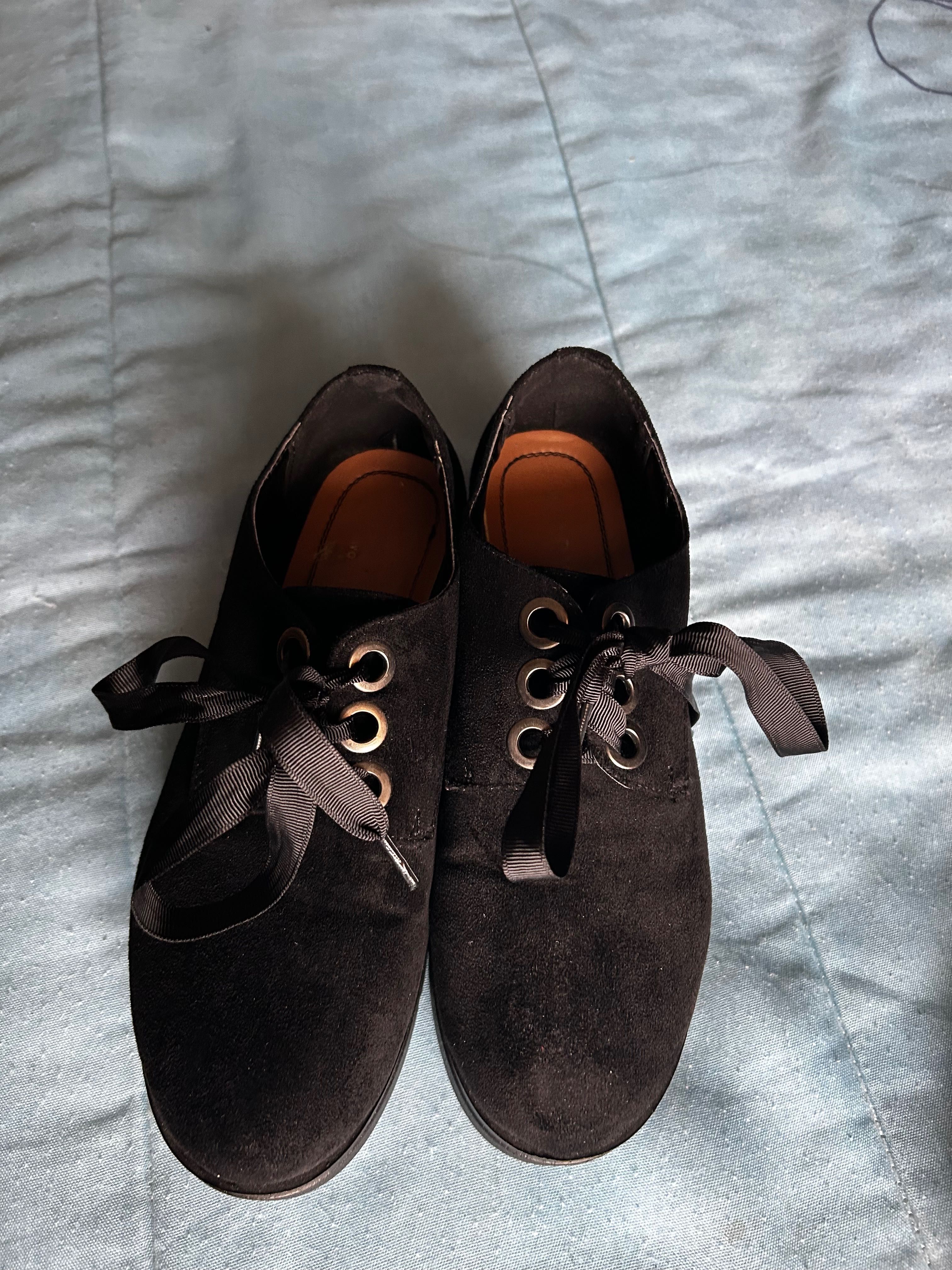 Sapatos pretos best sale mulher