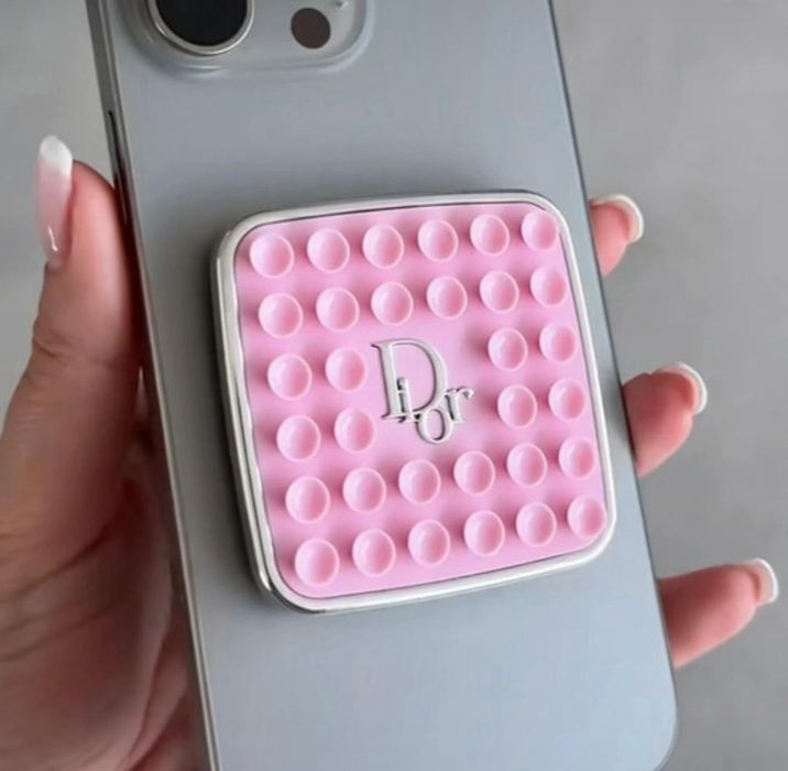 Etui przyssawka na telefon Dior