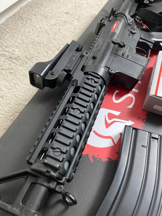Airsoft - M4 Eléctrica + Red dot + Baterias + carregador