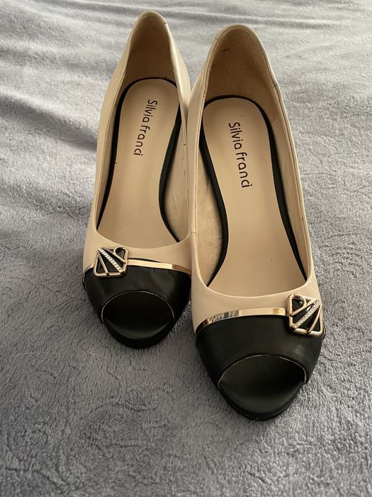 Жіночі шкіряні туфлі Silvia Franci