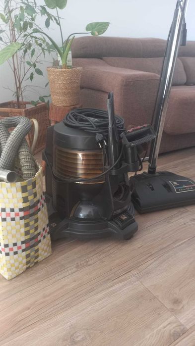 Old Computer Monitor64286333185154122