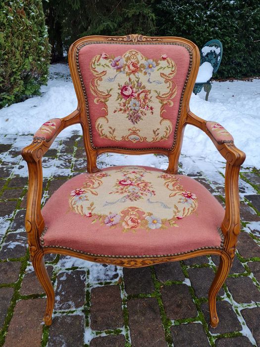 fotel ludwikowski Krzesło stylowe haftowane