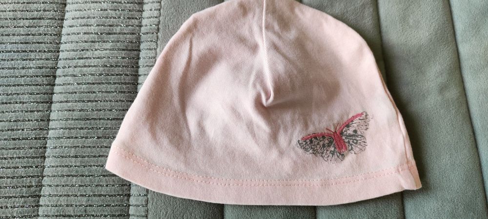 Zestaw czapeczek dla dziewczynki