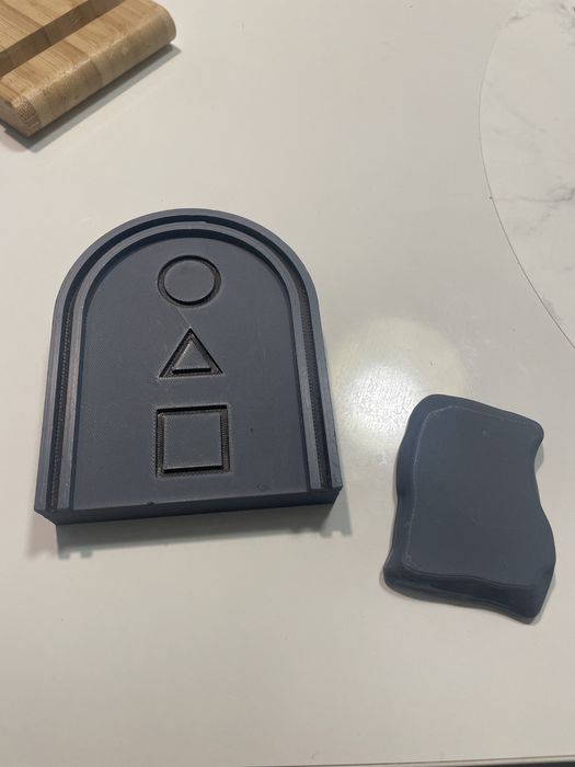 Летючий камінь з гри кальмара