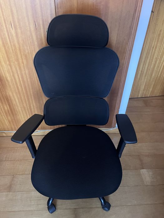 Cadeira de Escritório Ergonómica com Apoio de Cabeça – Excelente Estado