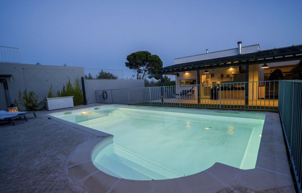 Espaço para festas com piscina