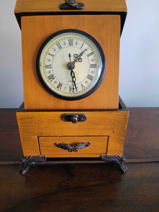 Zegar drewniany,stojący na baterie składany,sprawny 80 lata