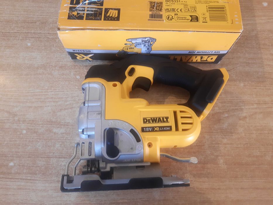 DeWalt DCS331 wyrzynarka